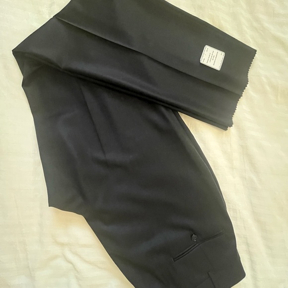 Jos. A. Bank Suit - Traveler’s Collection - Tailored fit- Natural Stretch - Picture 11 of 14
